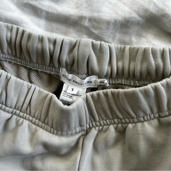 Good American Oversized Shorts in Summer Sand - Picture 3 of 4